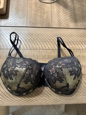 Victoria's Secret Black Lace Over Gold Shimmer Very Sexy Plunge Push-Up Bra